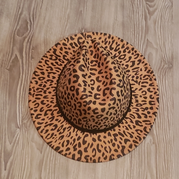 Accessories - Leopard Hat